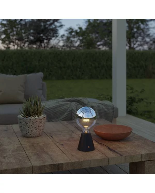 Tragbare, wiederaufladbare LED Leuchte Cabless01 mit Globe Glühbirne mit silberfarbener Kopfspiegelung