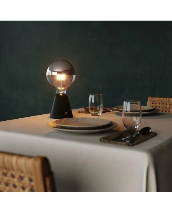 Tragbare, wiederaufladbare LED Leuchte Cabless01 mit Globe Glühbirne mit silberfarbener Kopfspiegelung