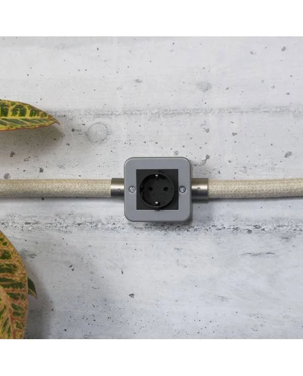 Metalldose mit Schuko-Steckdose für Creative-Tube