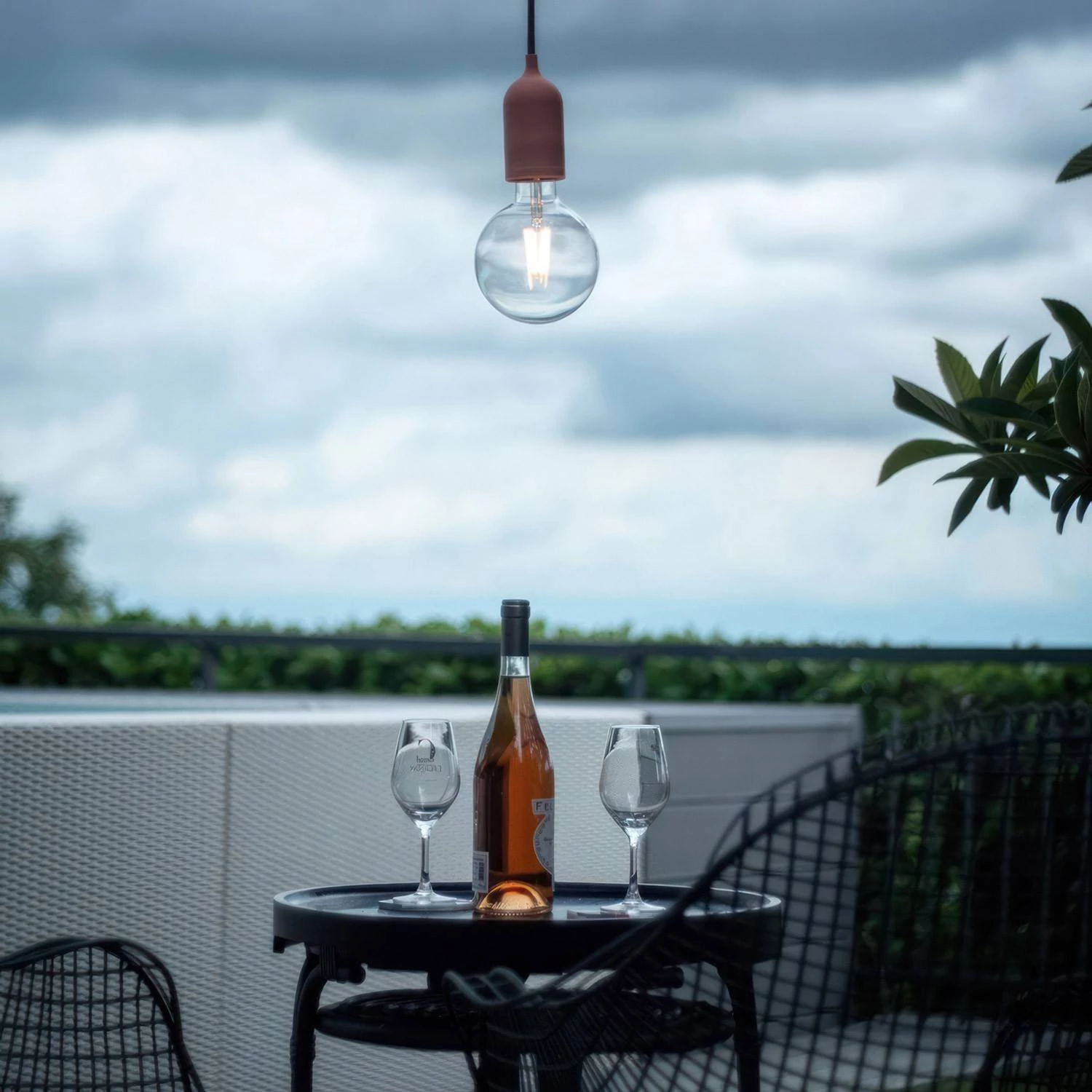EIVA PASTELL Outdoor-Pendelleuchte mit 5 m Textilkabel, Deckenbefestigung, Silikon-Lampenbaldachin und Lampenfassung, IP65
