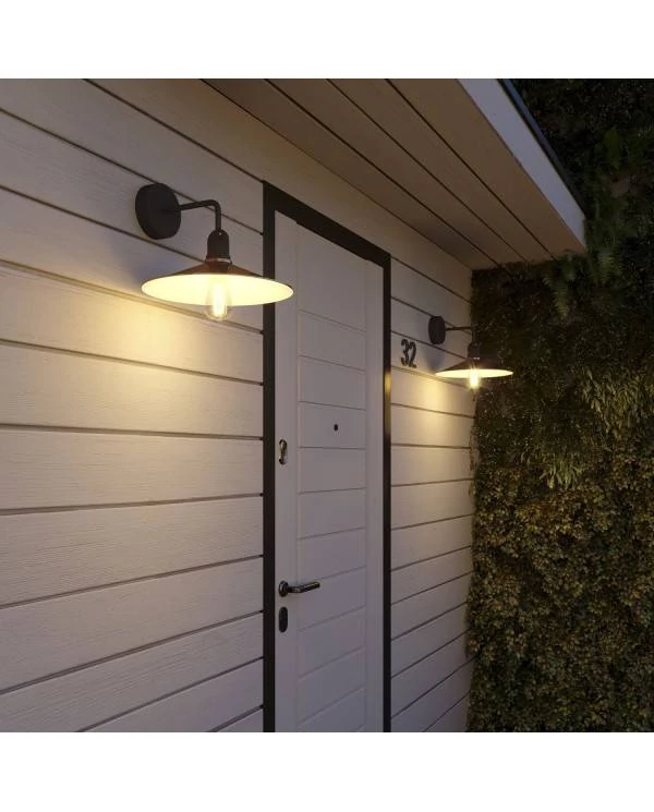 Fermaluce EIVA mit L-förmiger Verlängerung, Swing Lampenschirm und wasserfesten IP65-Lampenfassung