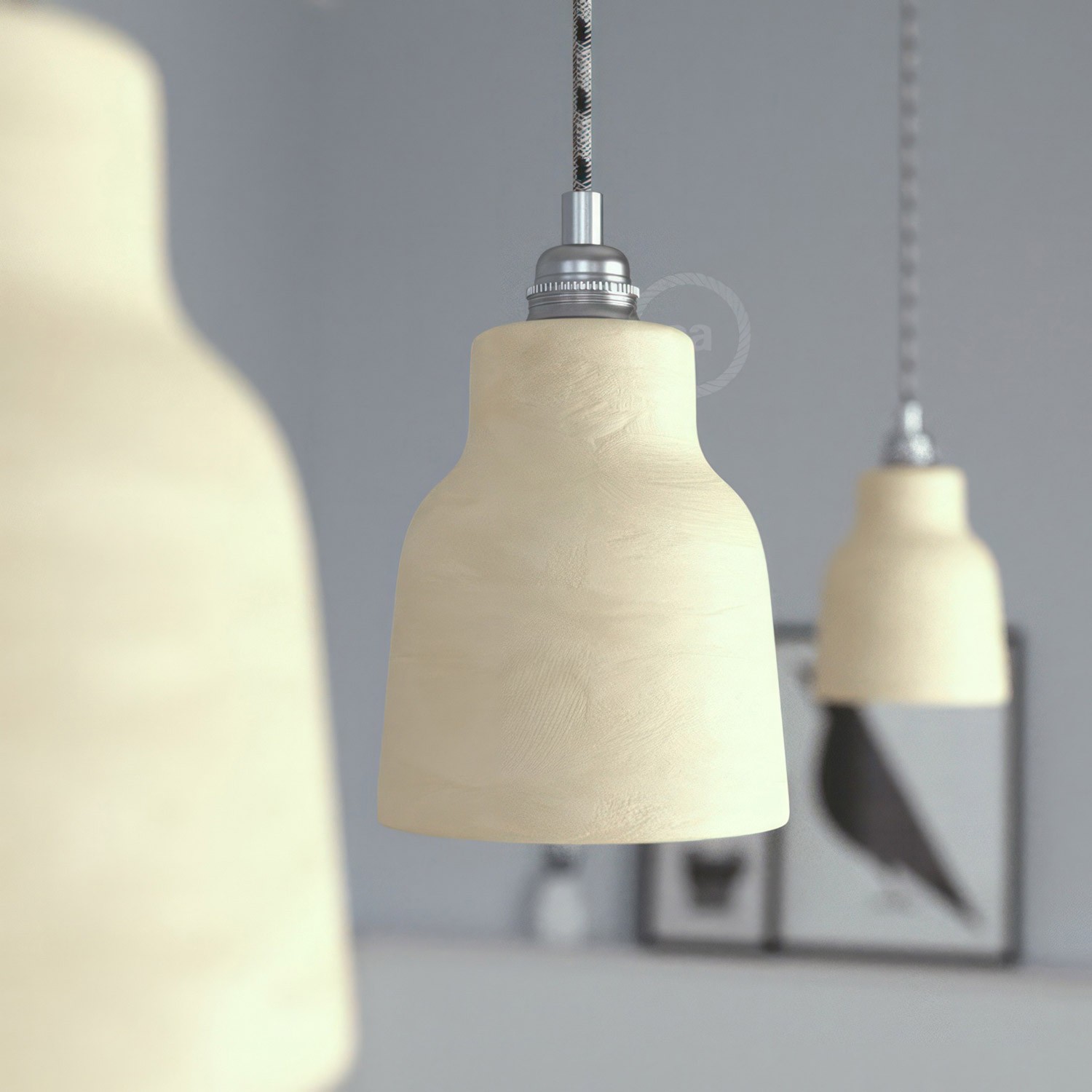 Pendelleuchte inklusive Textilkabel, vasenförmigem Lampenschirm aus Keramik und Metall-Zubehör - Made in Italy