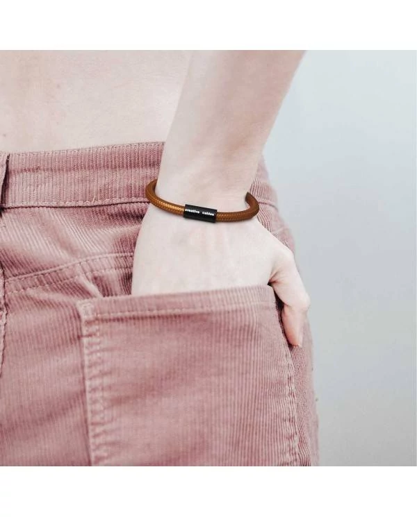 Armband mit mattschwarzem Magnetverschluss und Textilkabel RM22