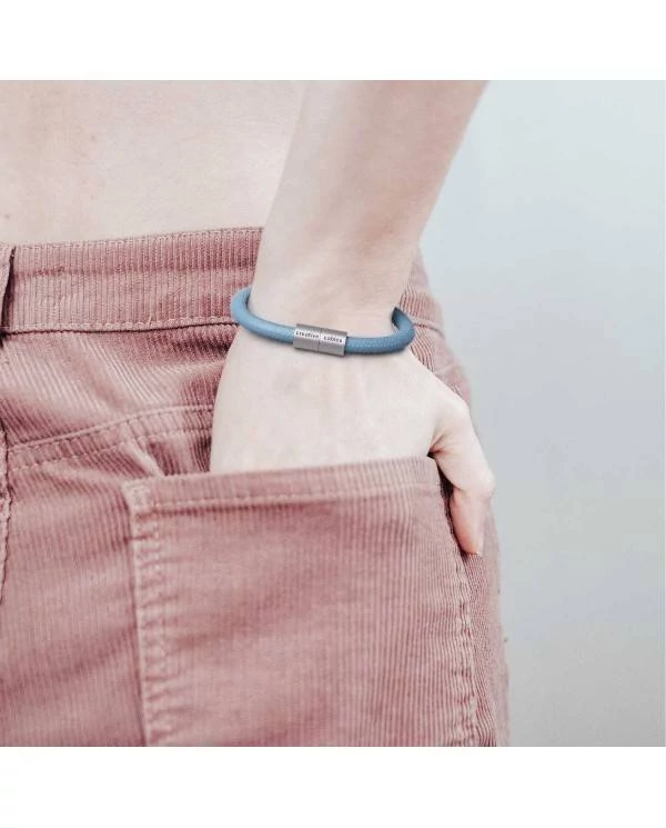 Armband mit mattsilbernem Magnetverschluss und Textilkabel RC53