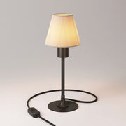 Lampada da tavolo MAG-Y con base metallica tonda, paralume e spina UK - Nero