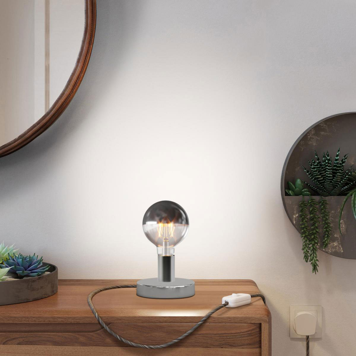 Lampada da tavolo Posaluce Half Cup in metallo e spina UK - Cromo Interruttore
