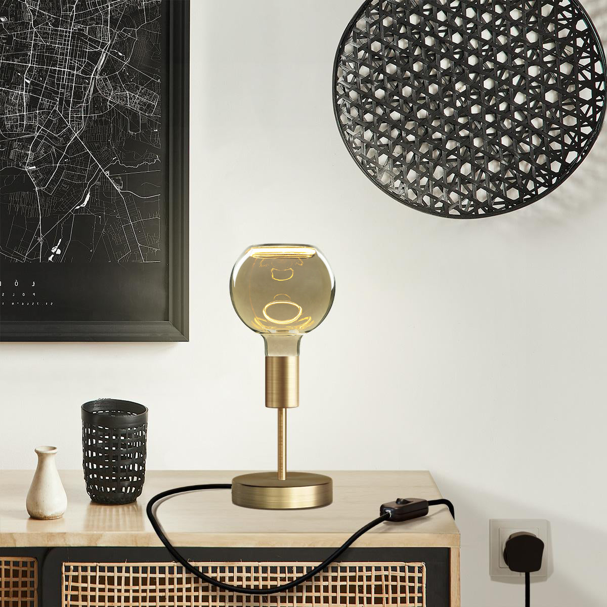 Lampada da tavolo Alzaluce Globo Ghost in metallo e spina UK - Bronzo satinato Interruttore