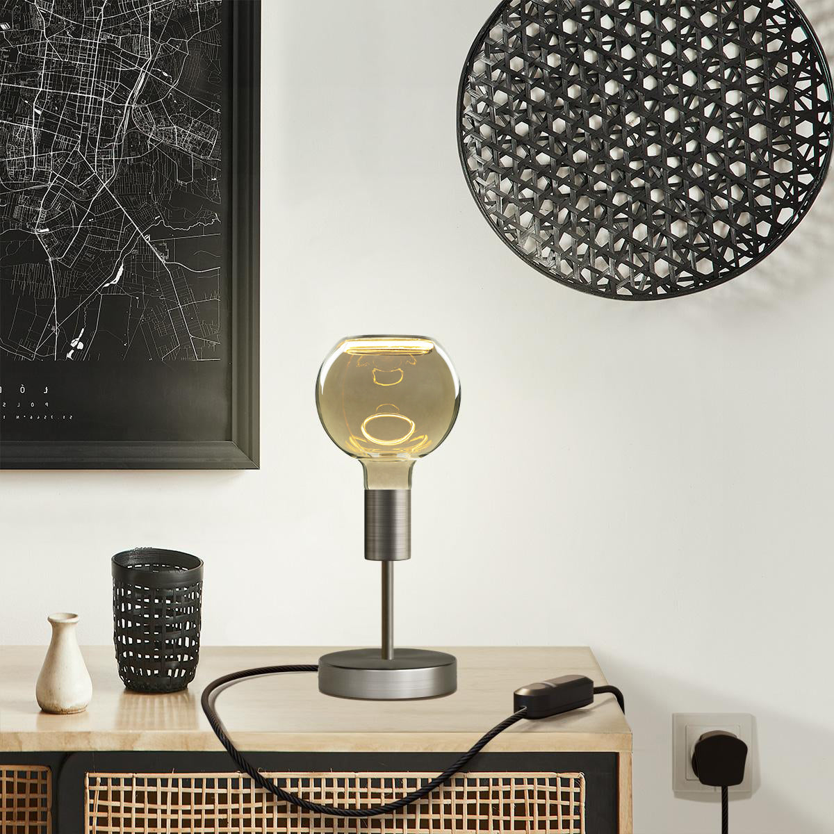 Lampada da tavolo Alzaluce Globo Ghost in metallo e spina UK - Titanio satinato Dimmer