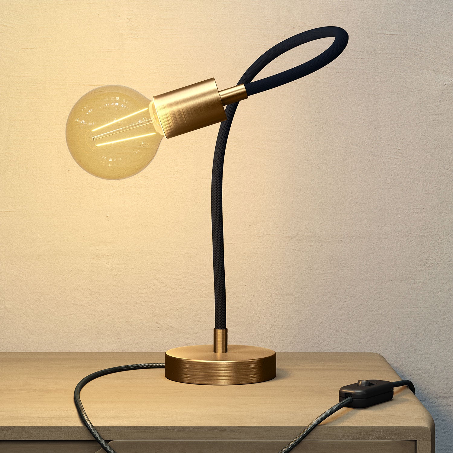 Table Flex lampada da tavolo snodabile a luce diffusa e spina UK - Bronzo satinato