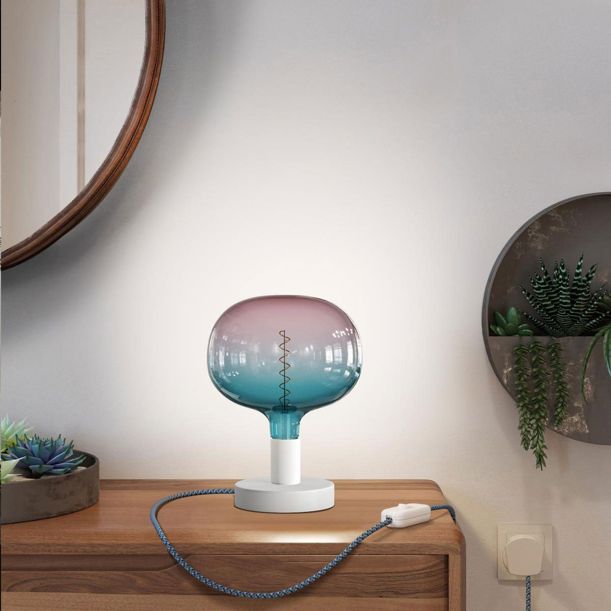 Lampada da tavolo Posaluce Cobble in metallo e spina UK - Bianco opaco Interruttore