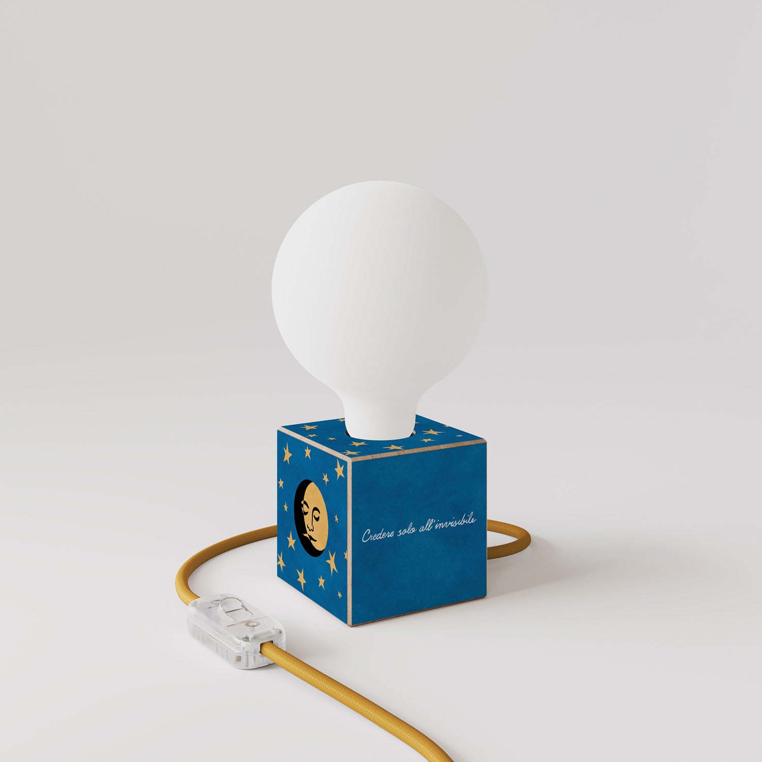 Lampada da tavolo Cubetto "La luna" con lampadina globo effetto porcellana - Santomanifesto