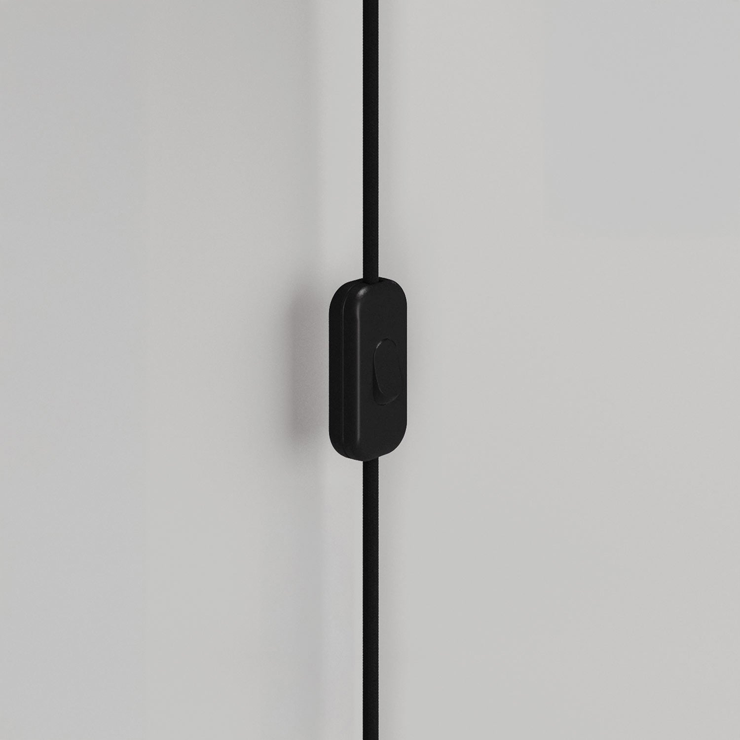 Lampada da parete MAG-Y con snodo, lampadina mezza sfera e spina UK - Nero