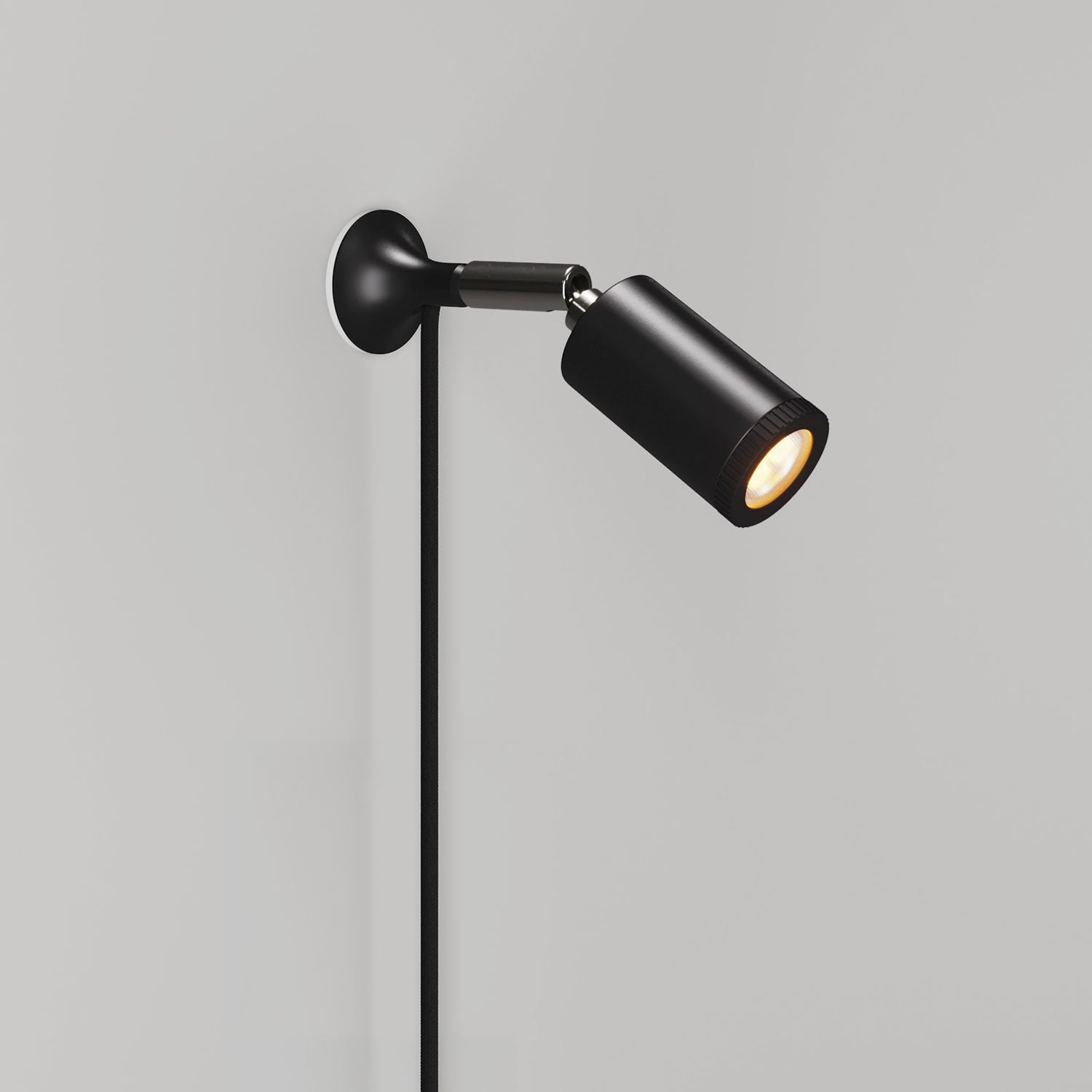 Lampada da parete MAG-Y con snodo, luce spot e spina UK - Nero