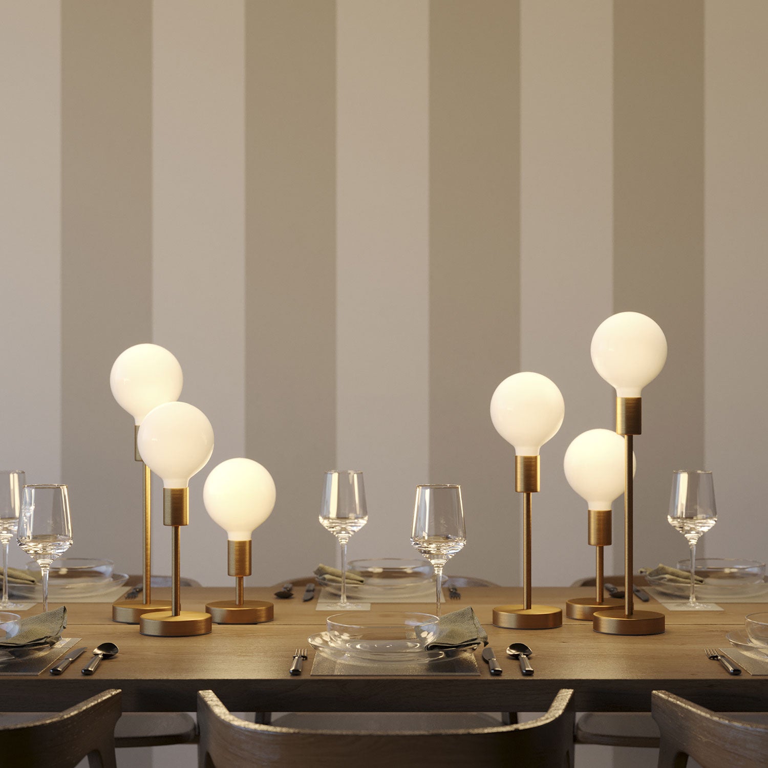 Alzaluce - Lampada da tavolo in metallo e spina UK - Bronzo satinato 5 cm