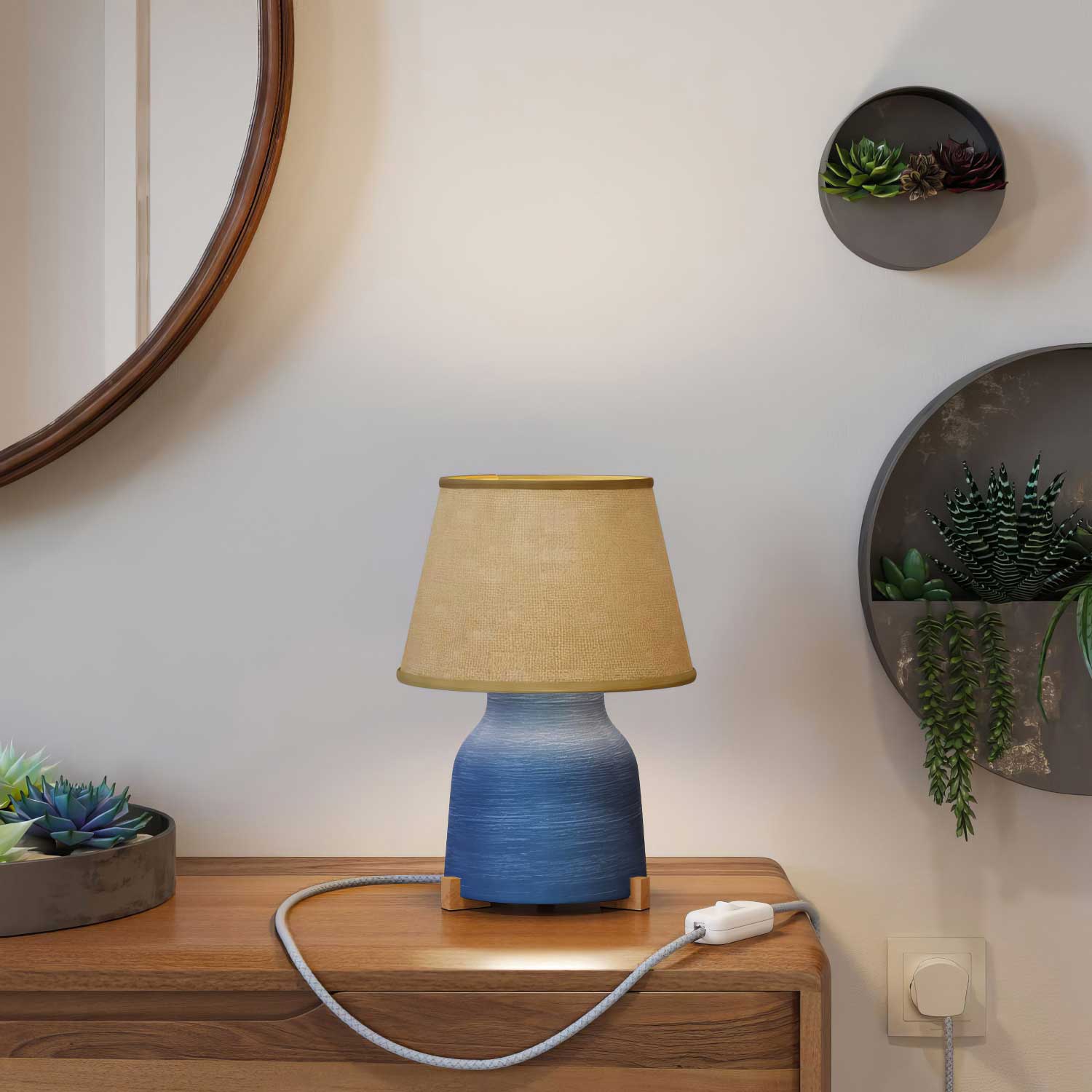 Lampada da tavolo in ceramica Vaso con paralume Impero e spina UK - Juta naturale