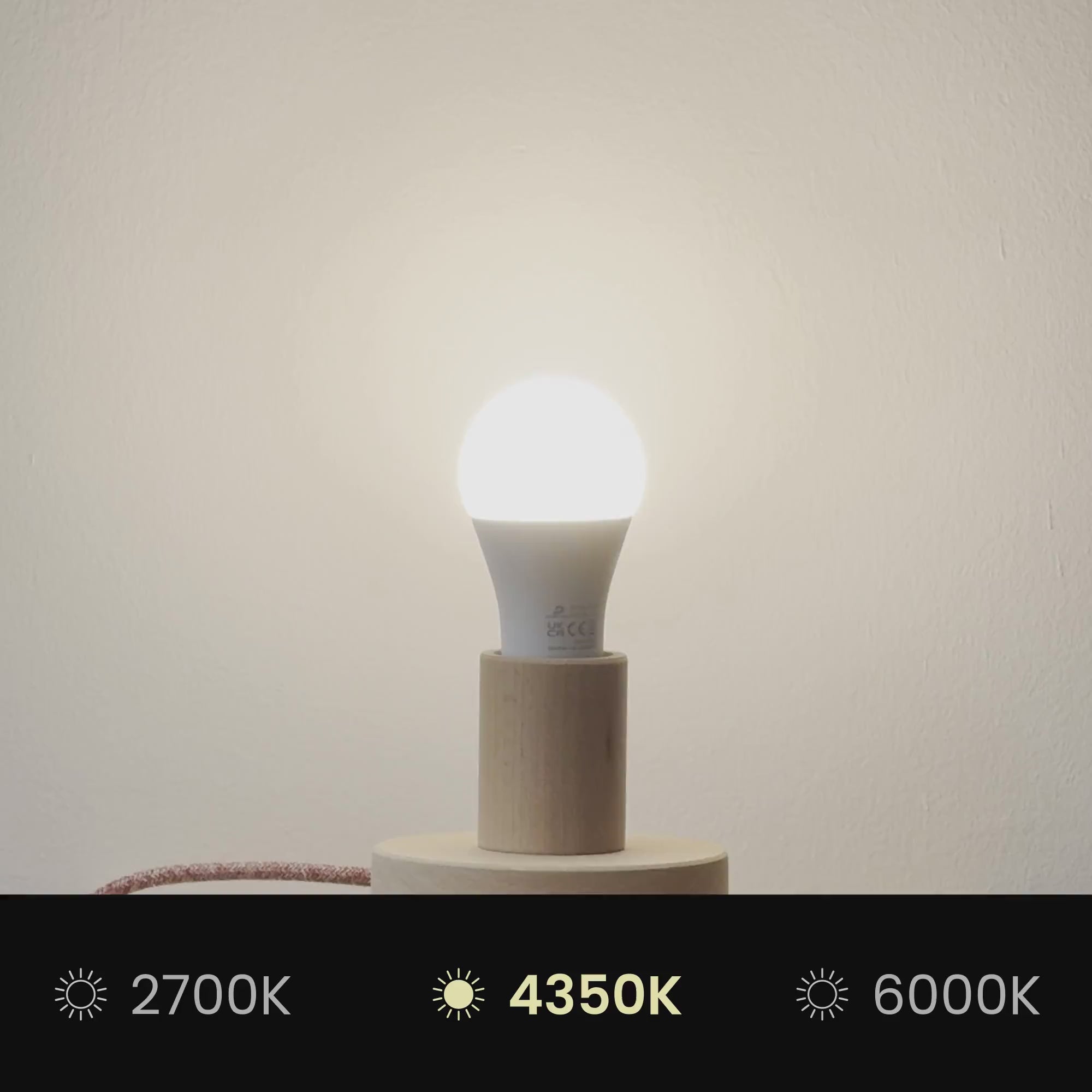 Video laden: Lampenschirm Impero S mit E27-Fassung für Tischlampe oder Wandleuchte – Made in Italy – Lila Stoff