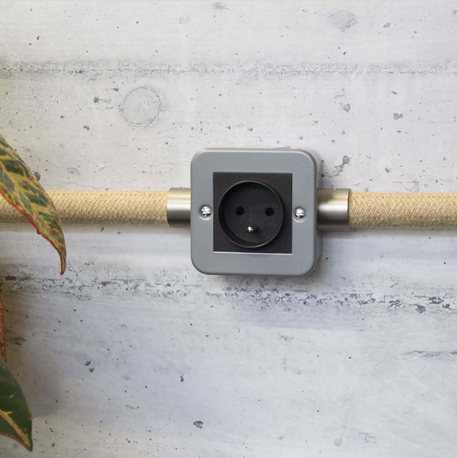 Scatola da parete in metallo con presa francese per Creative-Tube