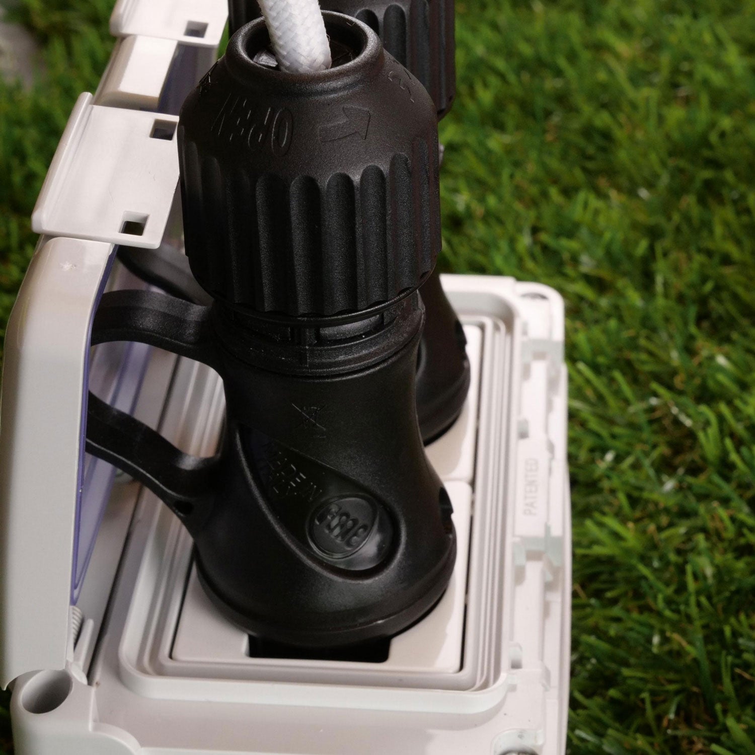 Spina Schuko Nera 16A 250V IP44 per esterno - Compatibile Sistema Modulair - Nero - Creative Cables